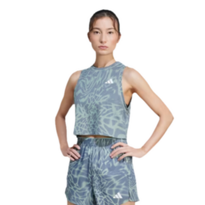 Camiseta Train Essentials